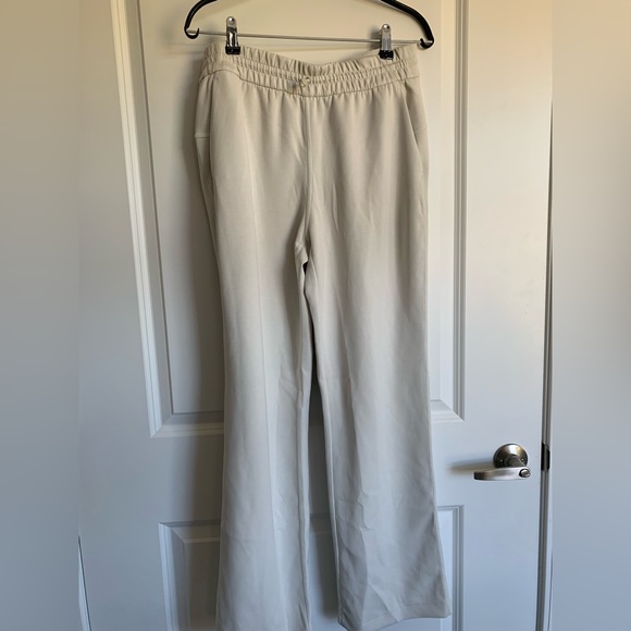 Lululemon Softstreme High-Rise Pant Regular in Bone - Picture 2 of 6